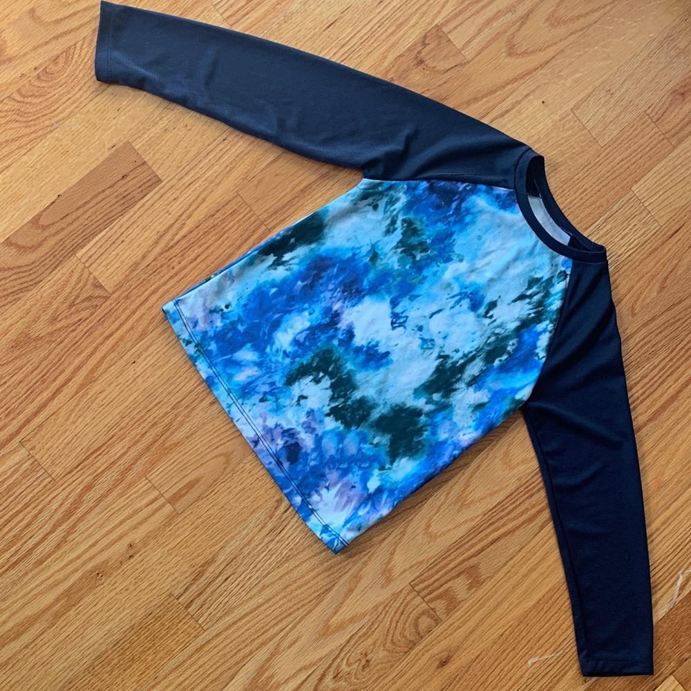 Old Navy Rash Guard - size S (6-7)
